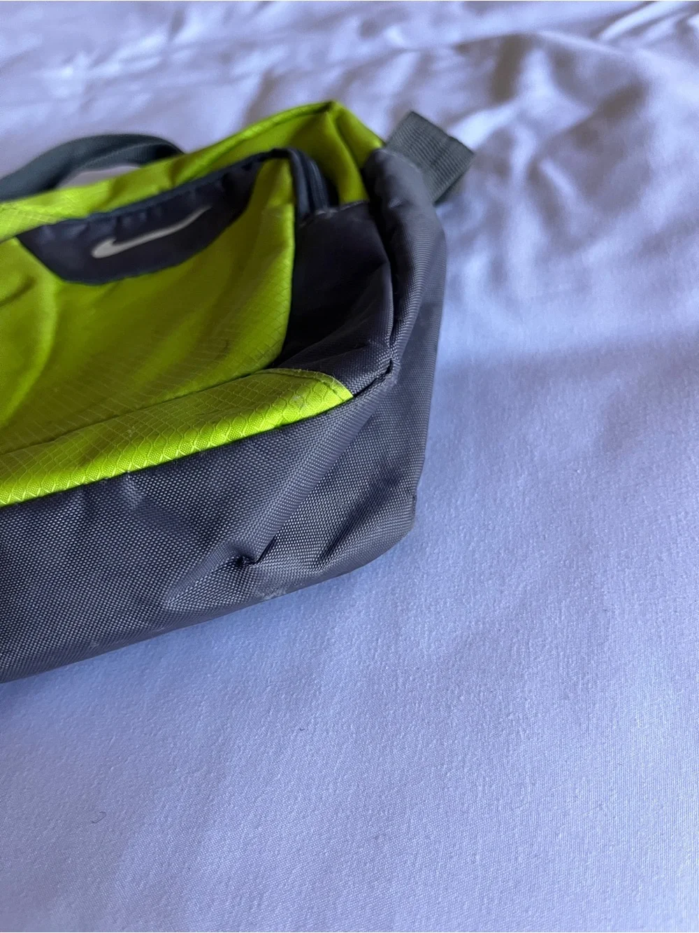 Nike Crossbody Messenger Shoulder Bag Neon Lime Green Grey Nylon 80s Vintage